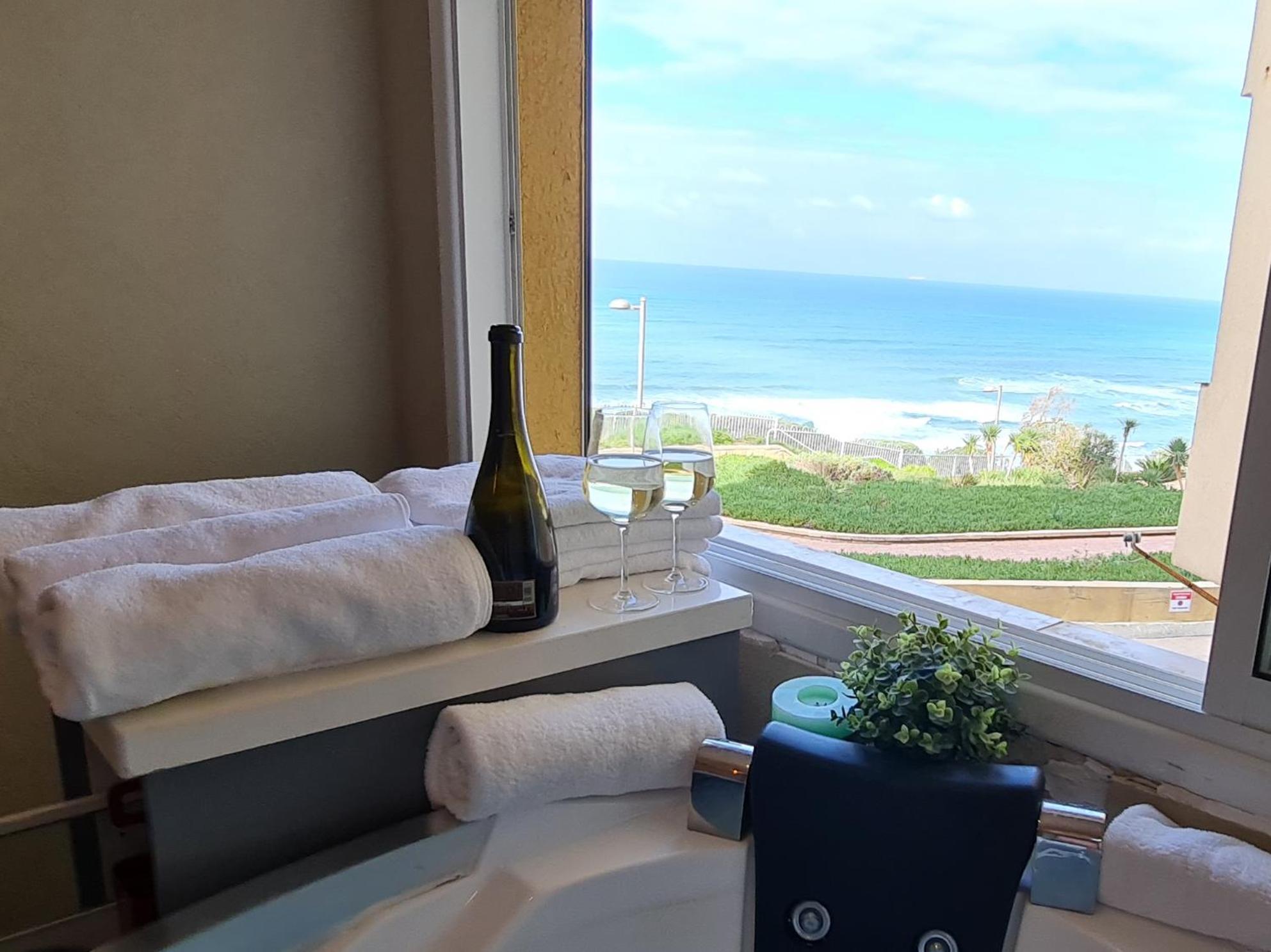 Magic On The Sea-Suites With A Private Jacuzzi And A Private Sea View Netanya Room photo